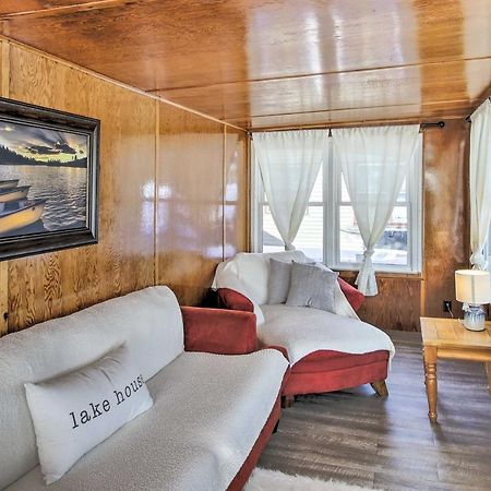 Quaint And Pet-Friendly Cabin On Shawano Lake! Exterior photo