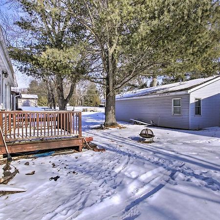 Quaint And Pet-Friendly Cabin On Shawano Lake! Exterior photo