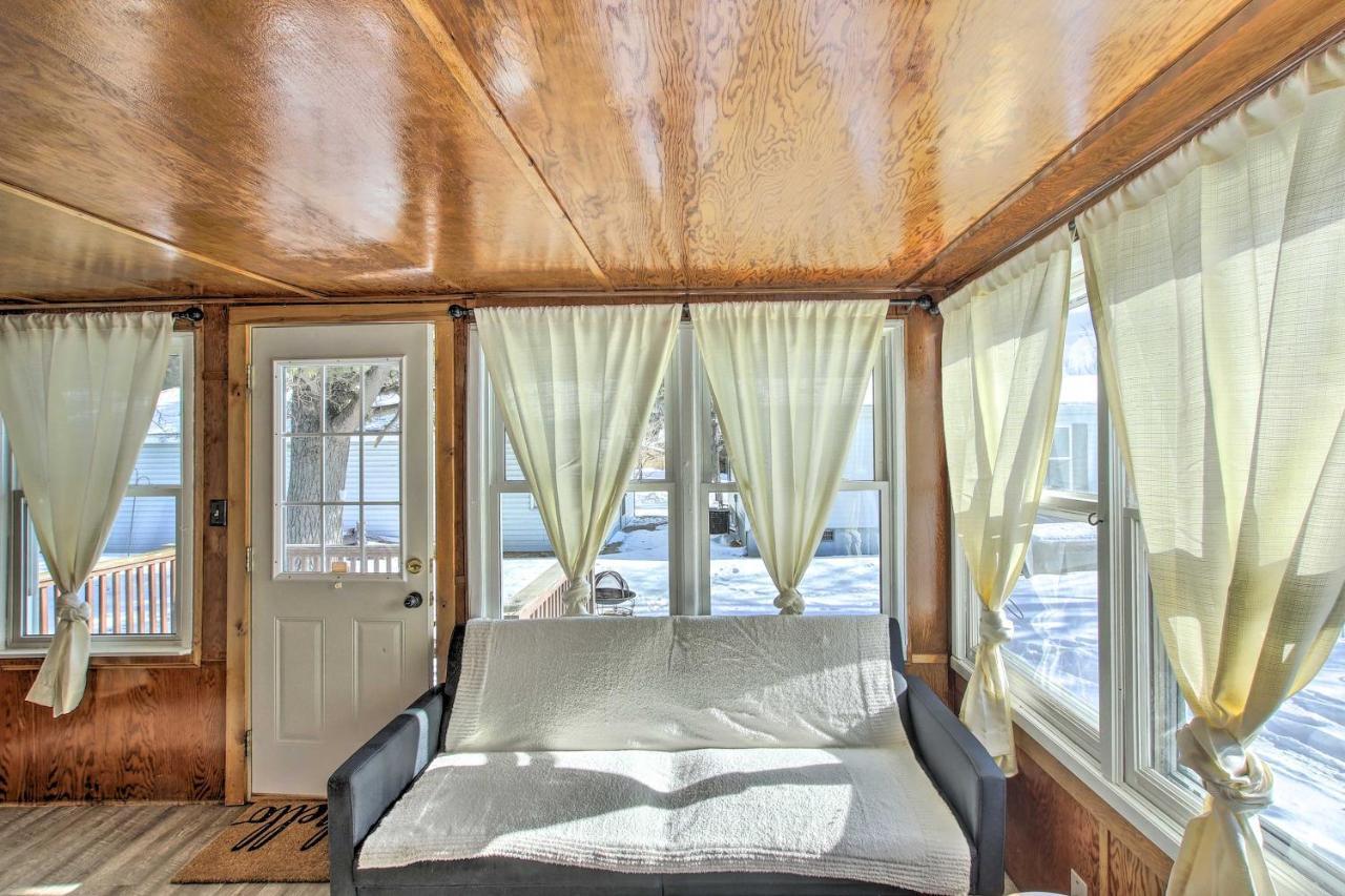 Quaint And Pet-Friendly Cabin On Shawano Lake! Exterior photo