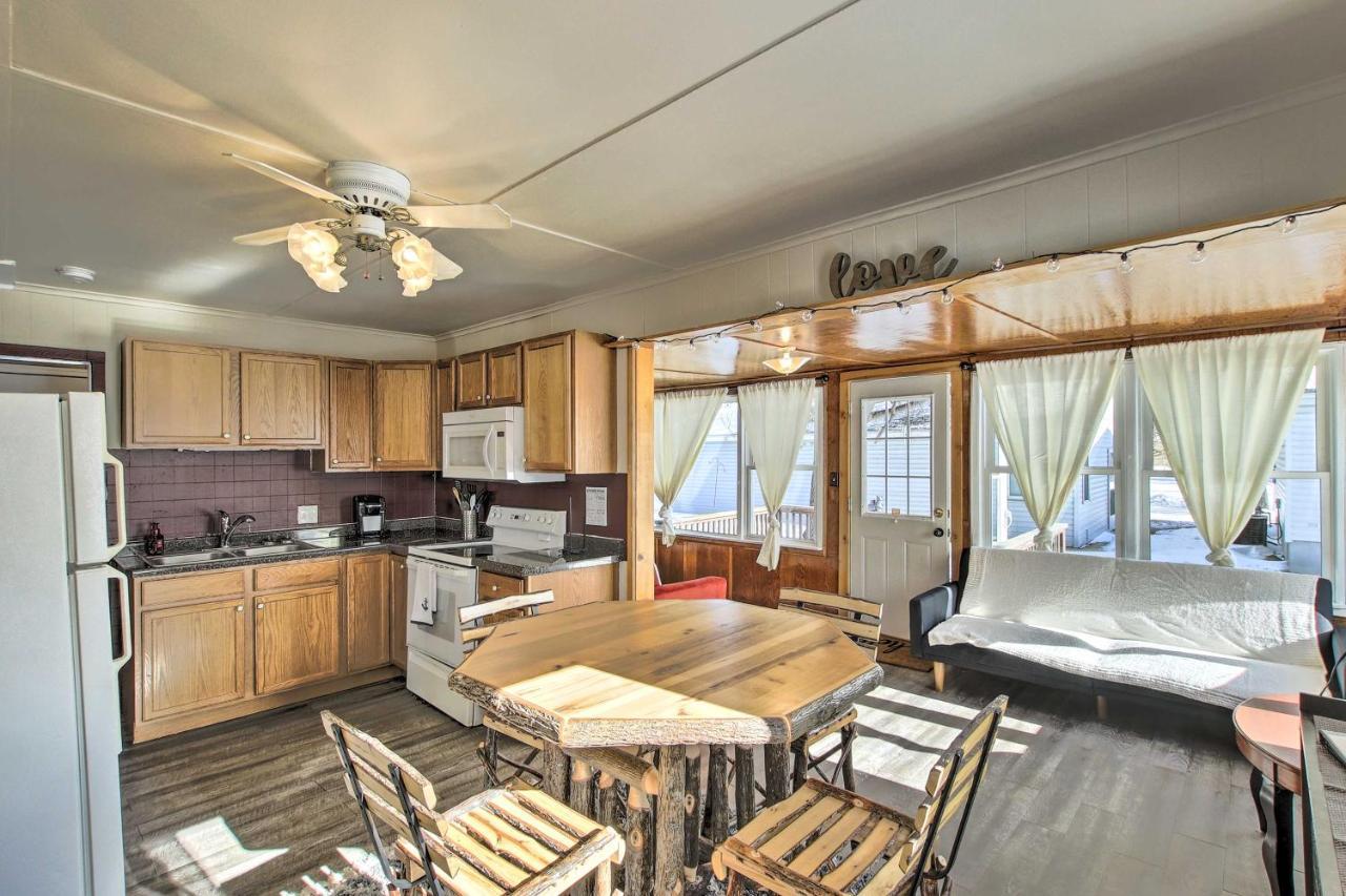 Quaint And Pet-Friendly Cabin On Shawano Lake! Exterior photo