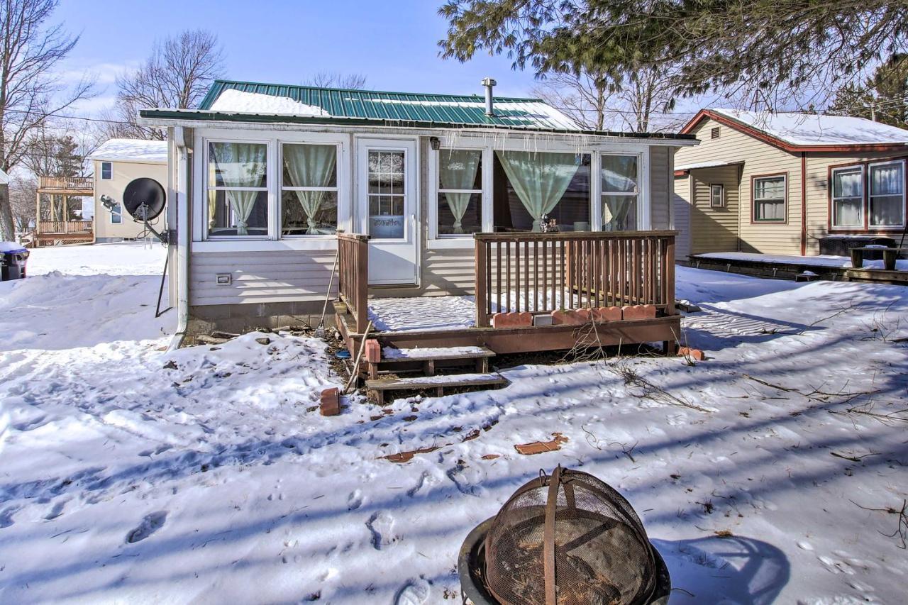 Quaint And Pet-Friendly Cabin On Shawano Lake! Exterior photo