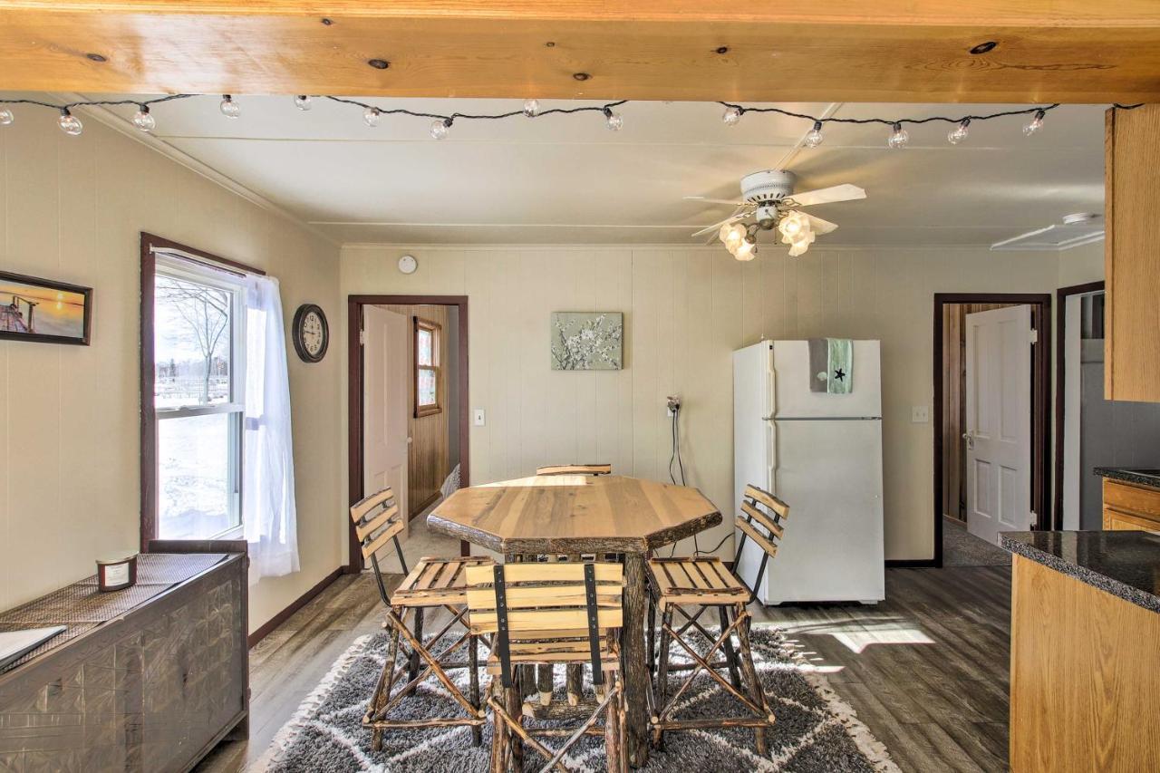 Quaint And Pet-Friendly Cabin On Shawano Lake! Exterior photo