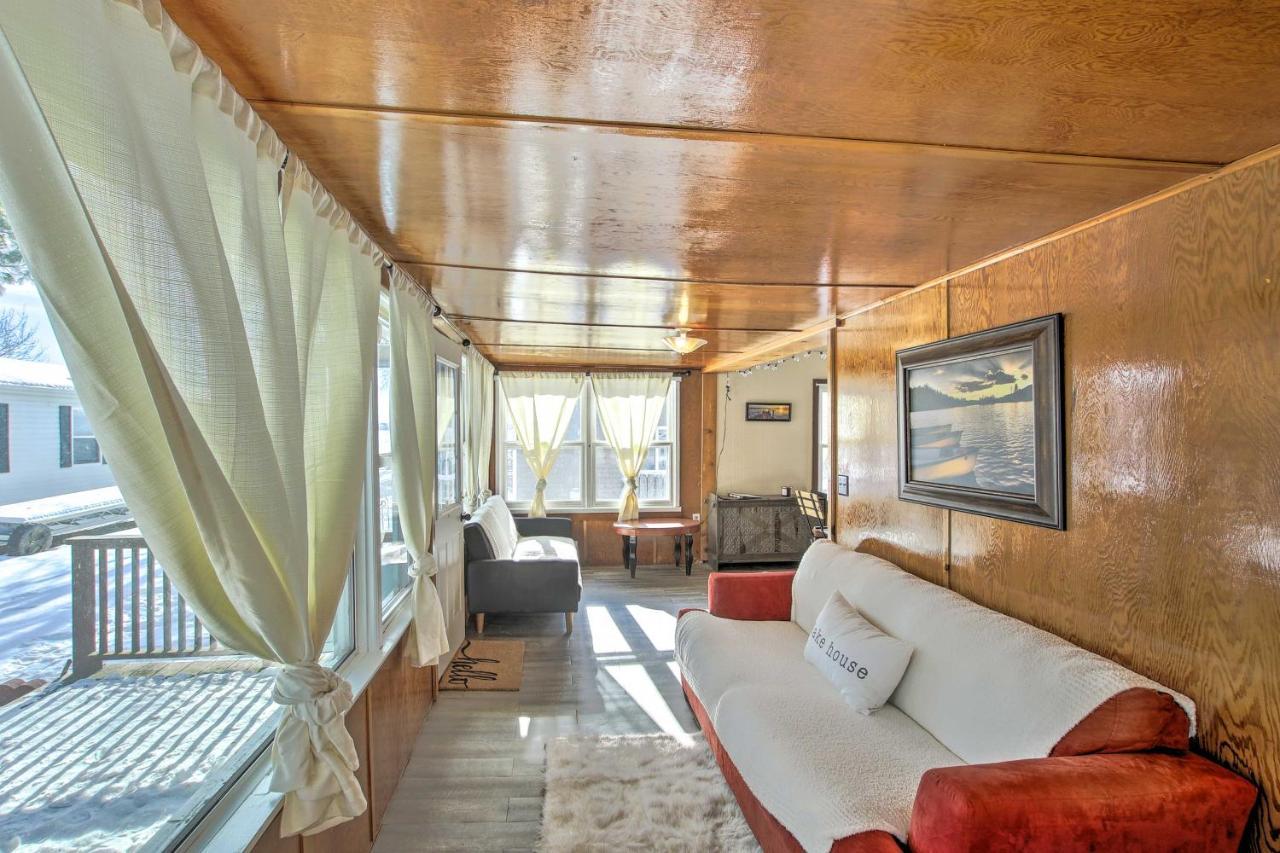 Quaint And Pet-Friendly Cabin On Shawano Lake! Exterior photo