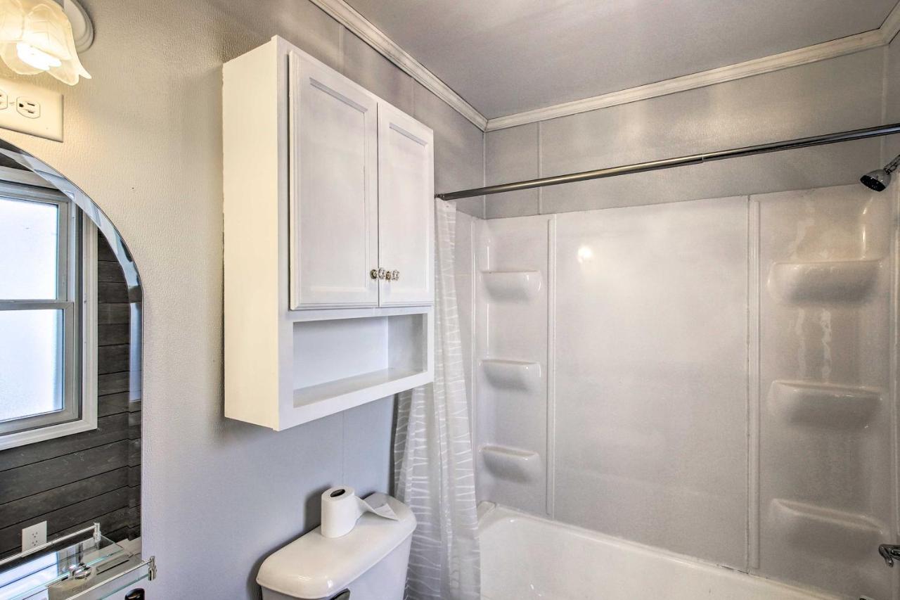 Quaint And Pet-Friendly Cabin On Shawano Lake! Exterior photo