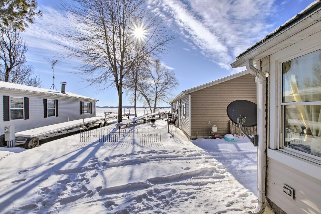 Quaint And Pet-Friendly Cabin On Shawano Lake! Exterior photo