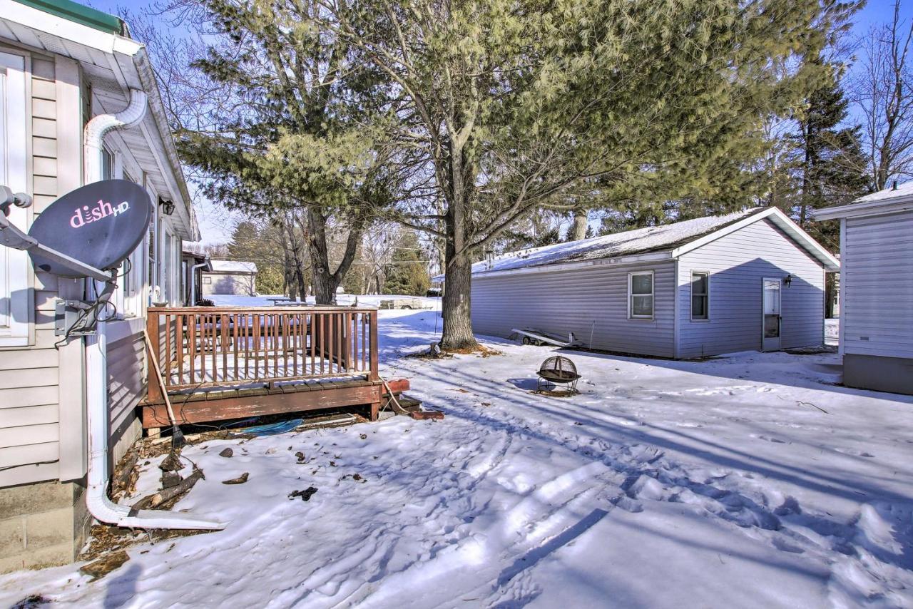 Quaint And Pet-Friendly Cabin On Shawano Lake! Exterior photo